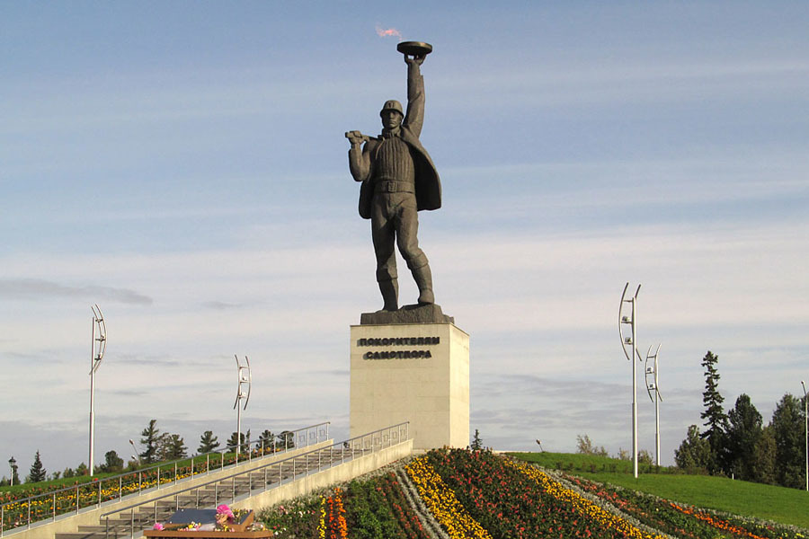 45 лет назад открыт памятник «Покорителям Самотлора»