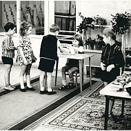 Дети во время игры в группе детского сада